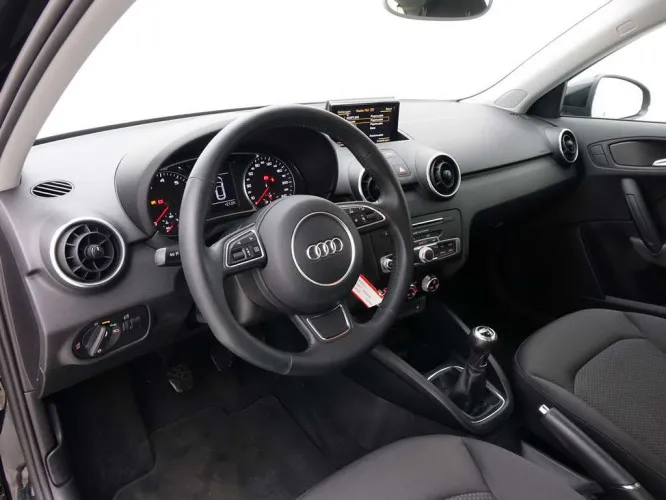 Audi A1 1.0 TFSi 95 Sportback Sport + Xenon + Connectivity Image 8